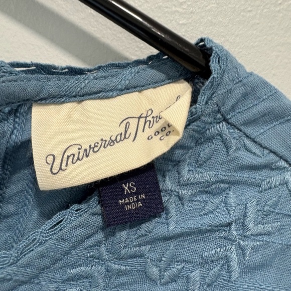 Universal Thread Embroidered Blue Garment - Picture 2 of 9